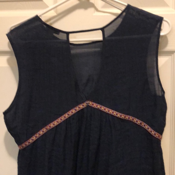 Lily White sleeveless top - Picture 3 of 4